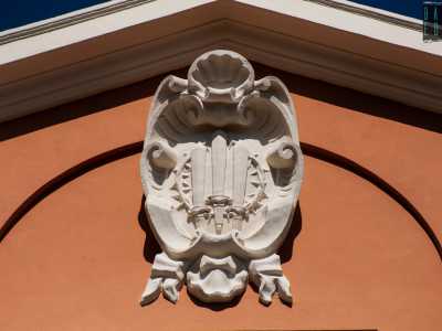 ...l� dove � presente lo stemma dell�Anmig di ispirazione romana, ovvero uno scudo con tre gladii su una corona di spine